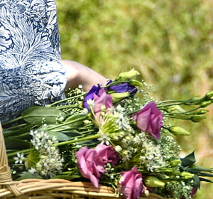 Panier plat en osier pour cueillette de fleurs