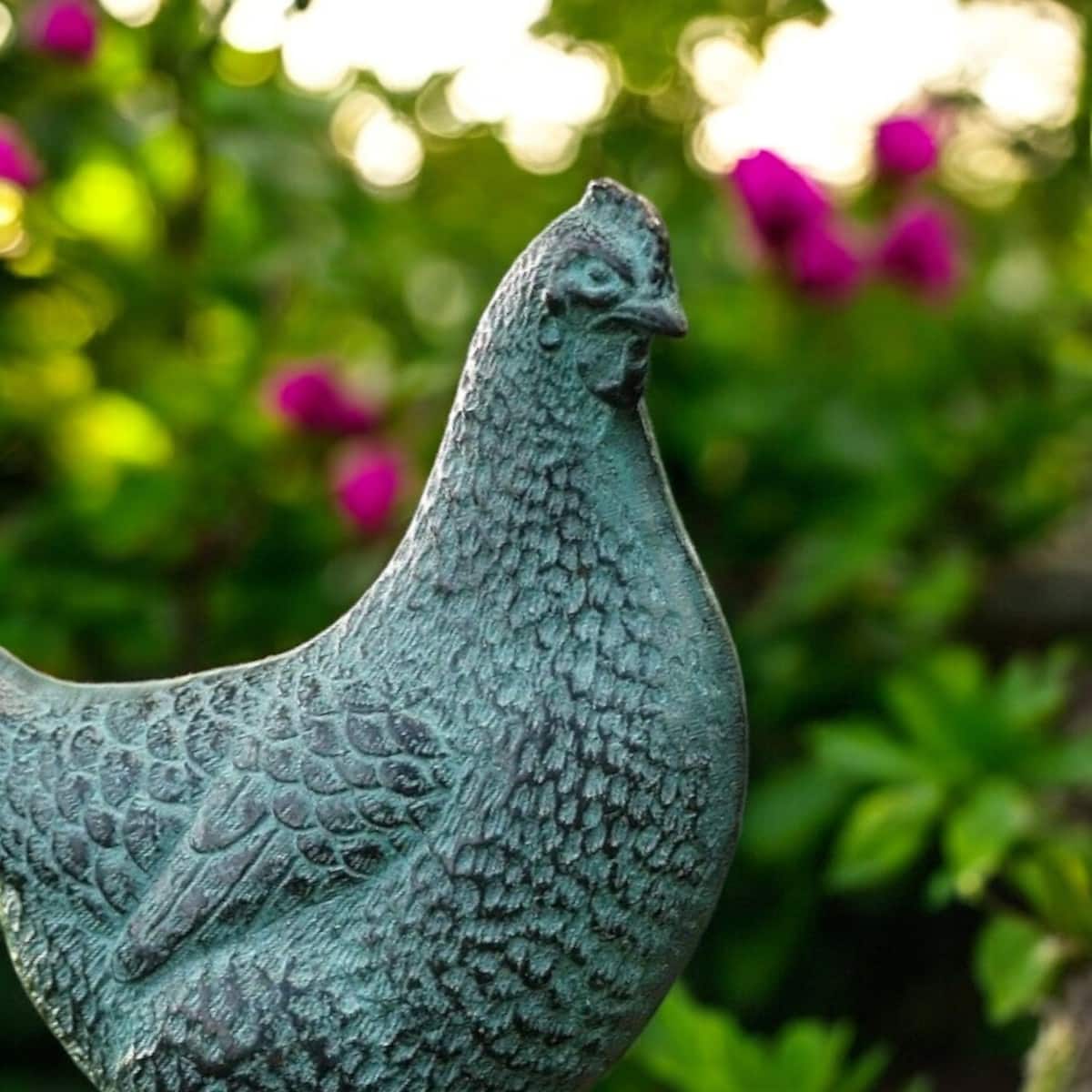 Sculpture décorative d'une poule en bronze Sculpture décorative d'une poule en bronze