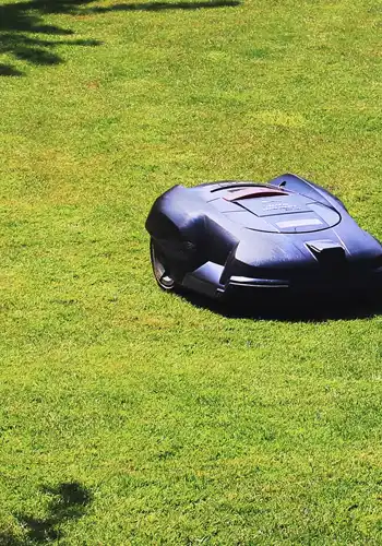 proteger son robot tondeur de pelouse avec un abri adapt&eacute;