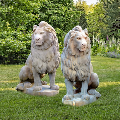 Deux lions en pierre pour décorer le jardin