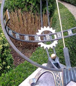 Horloge solaire décorative en bronze