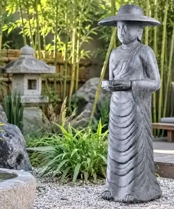 Statue pour jardin zen d'une femme asiatique Statue pour jardin zen d'une femme asiatique