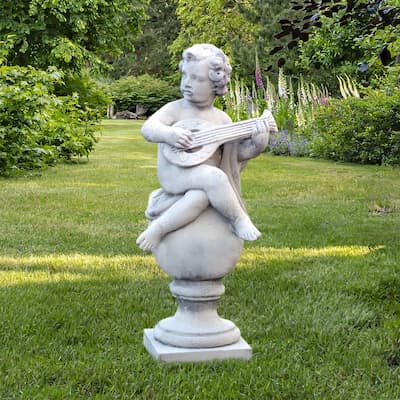 Statue ange sur colonne boule qui joue de la musique