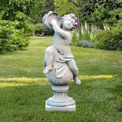 Statue ange sur colonne boule qui joue de la musique