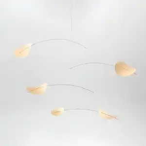 Mobile décoratif Drifting Clouds Flensted, fabrication artisanale - L.43 x H.70cm