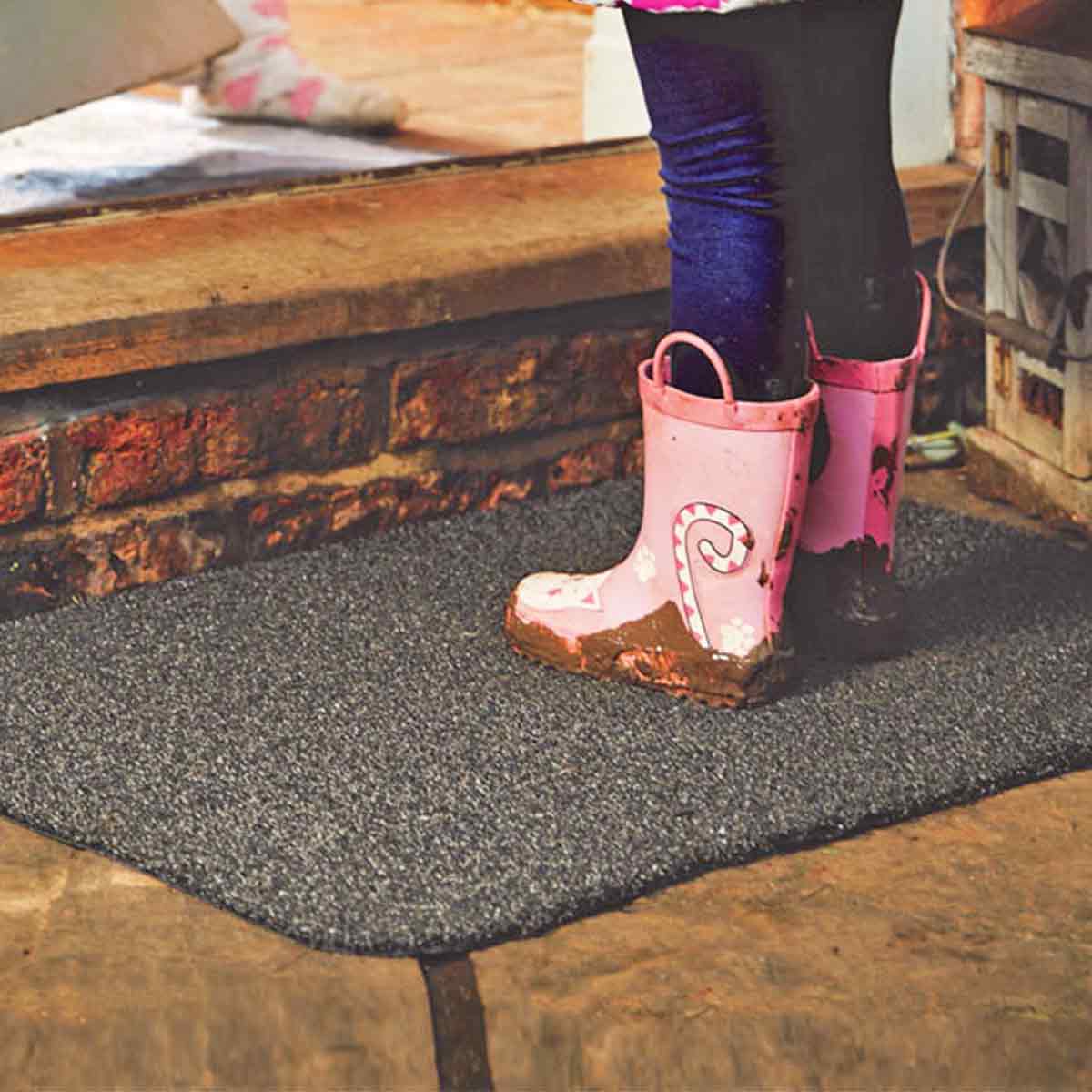 Paillasson exterieur ultra resistant - Comment nettoyer rapidement et efficacement ses bottes de jardin pleines de boue ? 