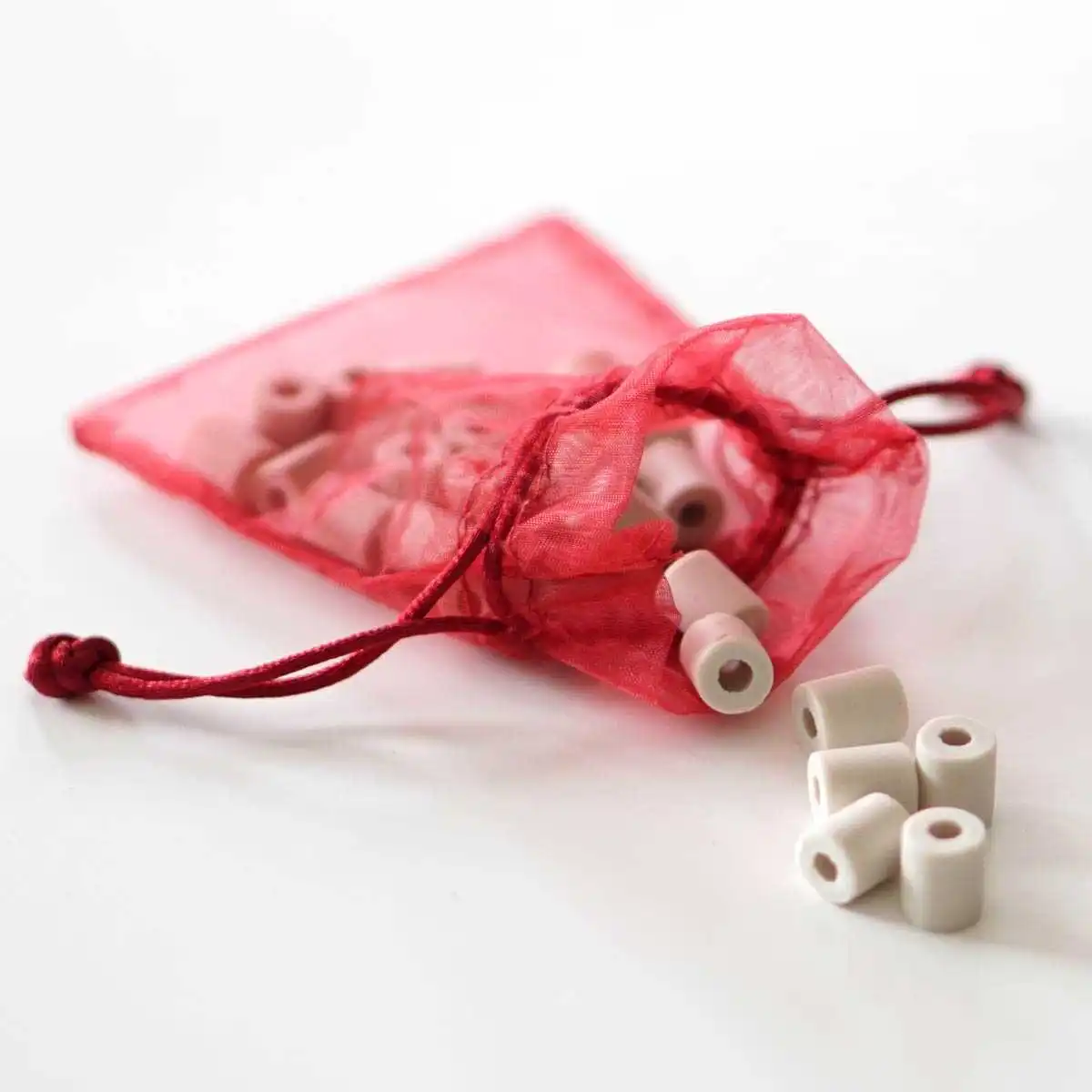 Sachet de 25 perles de céramique pour purifier l'eau  Sachet de 25 perles de céramique pour purifier l'eau