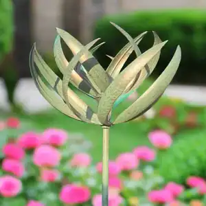 Eolienne Burghley en métal avec pied - Vert de gris - H.208 x D.43cm