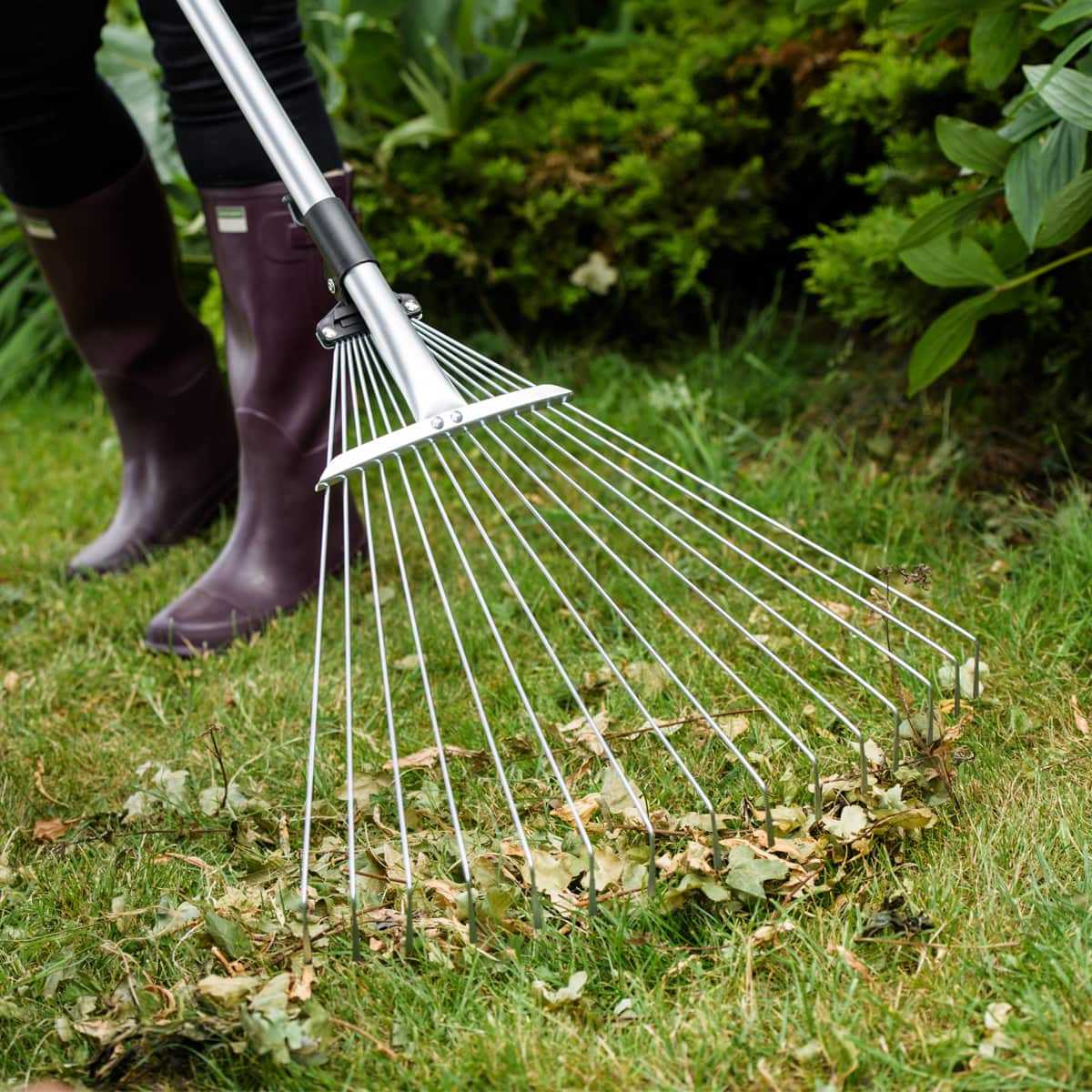 Râteau à Feuilles Rétractable TOGEVAL - Longueur Réglable, Manche Antidérapant - En Acier Et Aluminium - Pour Jardin, Pelouse, Nettoyage Des Feuilles