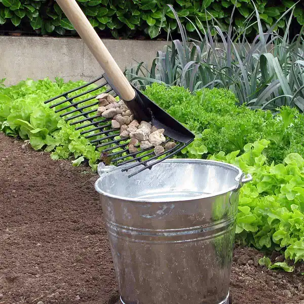 rateau ramasse cailloux  rateau ramasse cailloux