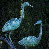 Statue Hérons, Oiseaux sur une branche en bronze - Sculpture animaux de jardin - L. 68 x l. 42 x H. 130 cm