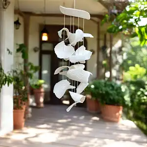 Suspension en porcelaine de Limoges - Mobile artisanal pétales motif sable