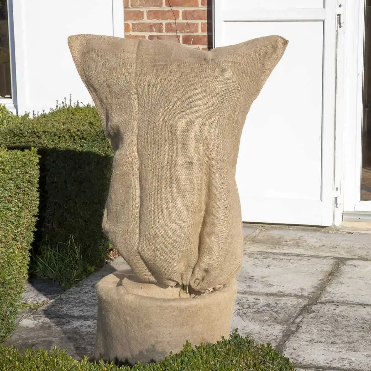 Housse d'hivernage en jute - Diam. 80cm x haut. 100cm  Housse d'hivernage en jute - Diam. 80cm x haut. 100cm