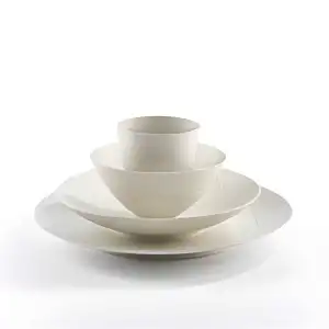 Vaisselle camping écologique - Kit 16 pièces pour 4 pers - Blanc  Vaisselle camping écologique - Kit 16 pièces pour 4 pers - Blanc