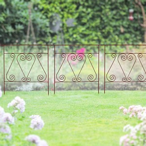 Bordure en métal à volutes 71cm