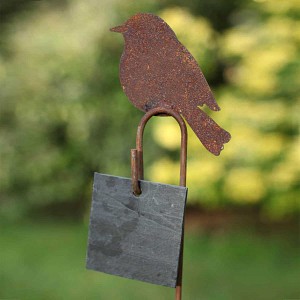 Oiseau sur tige décoratif en métal rouillé