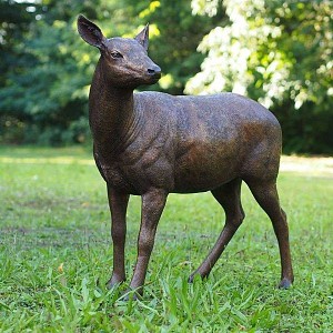 Biche, statue en bronze - Sculpture animaux de jardin - L. 102 x l. 46 x H. 92 cm