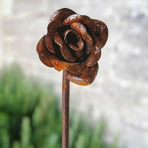 Rose sur tige en métal brut